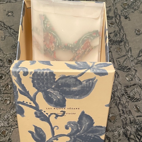 Sezane Green and Floral Tie On Bracelets with Gold Medallions - Picture 5 of 6